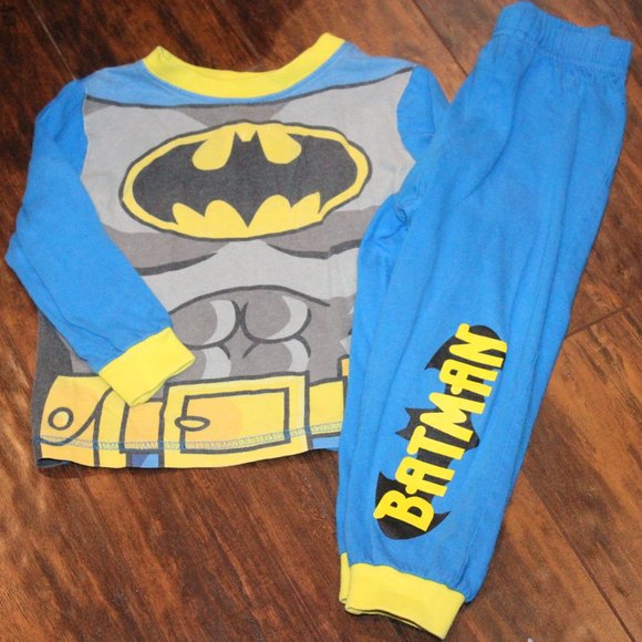3/$20 🏷️ DC Batman PJs Size 2T - Picture 2 of 2